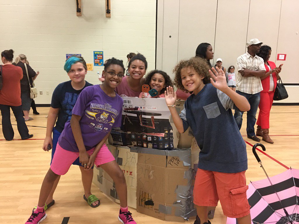 principalplewis's tweet photo. Loved the PacMan game at the #cardboardchallenge @ApacheIS512 #ourSMSDstory https://t.co/Q7oHvZDeNx