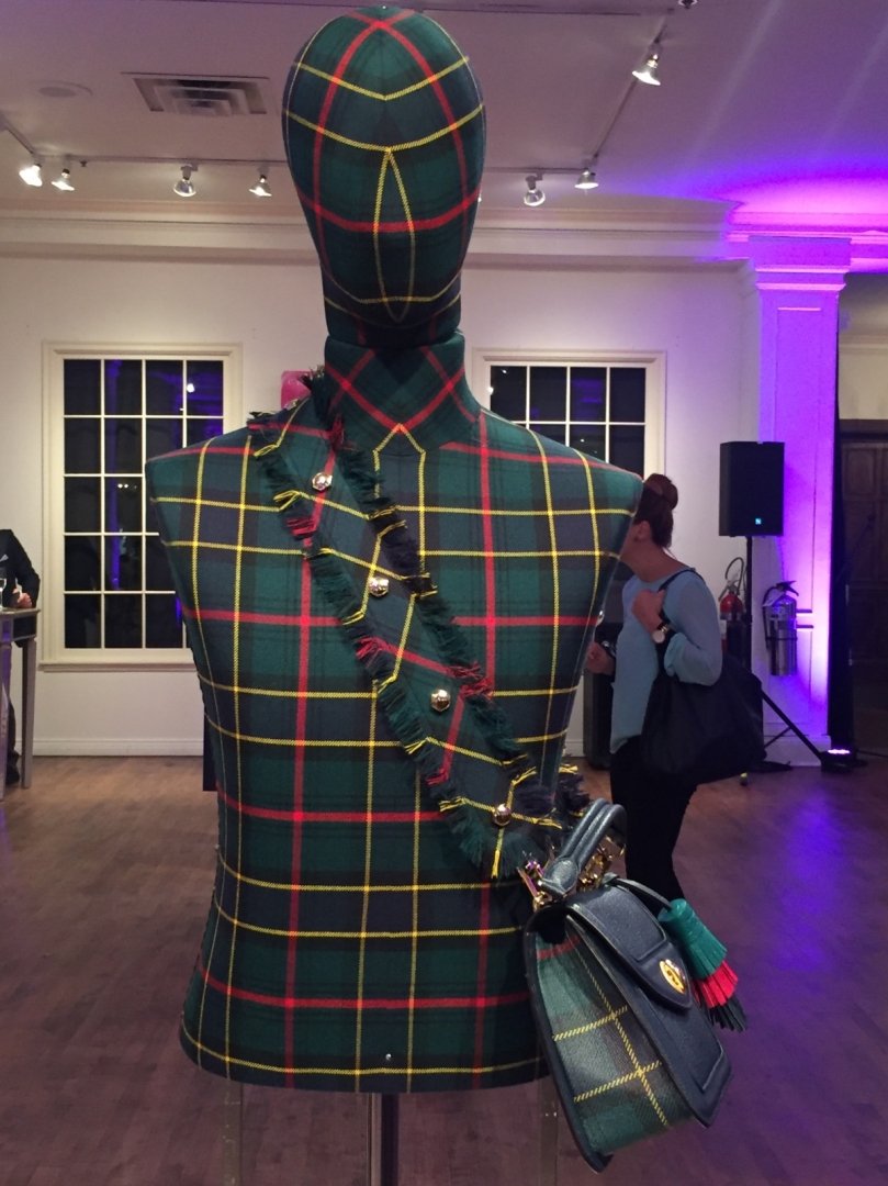 TallandaCanada's tweet photo. Bon 150e @MaisonOgilvy ! Pr cette occasion @delage_official a créé un #sac #unique le GINETTE TAU. #OgilvyCelebration150 #Delage #Tallanda https://t.co/DMUcLEKZ1z
