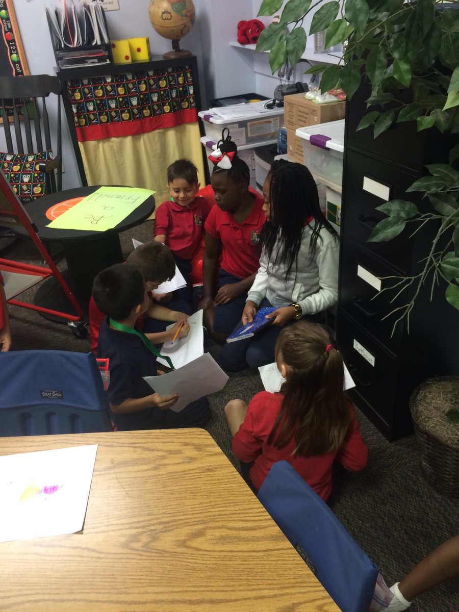 mrs_odom16's tweet photo. Today was amazing to watch my 4th graders help the first graders edit their papers! My students were so quick to love today! @KimRiepe https://t.co/A7MHsIMXmx