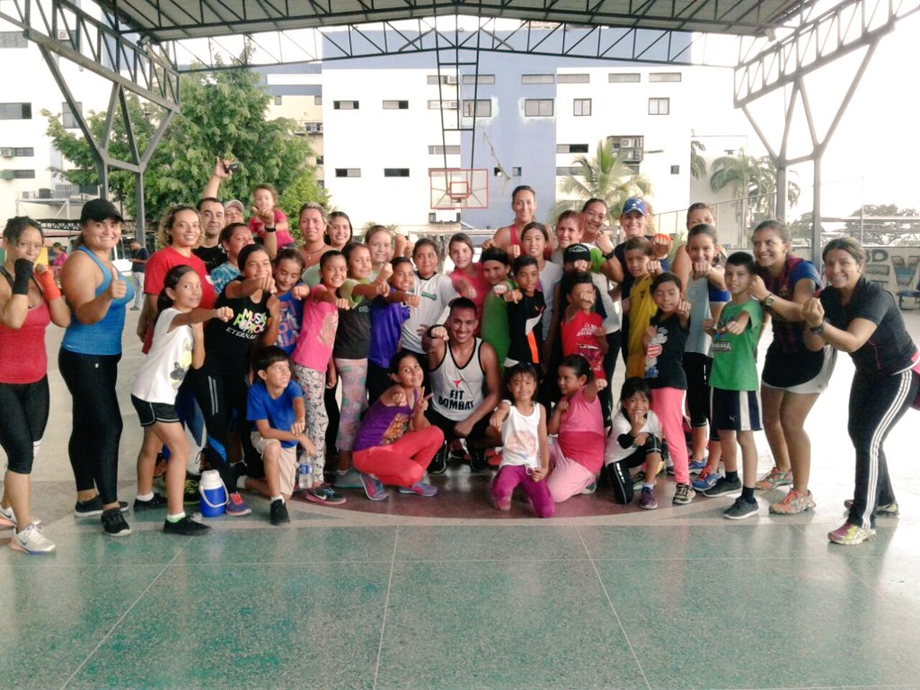 patinajearagua's tweet photo. Patinadores de @newaraguapatin recibieron una dinámica clase de @fitcombat en @INSAJUV_Oficial  #Maracay https://t.co/7CJhAmHwkX