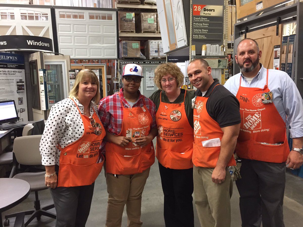 thdShannon's tweet photo. Fun day at 981! Recognizing great associates Traneesha and Doreen for excellent service and sales!👏🏻👏🏻👏🏻 https://t.co/ucHk0bhCAE