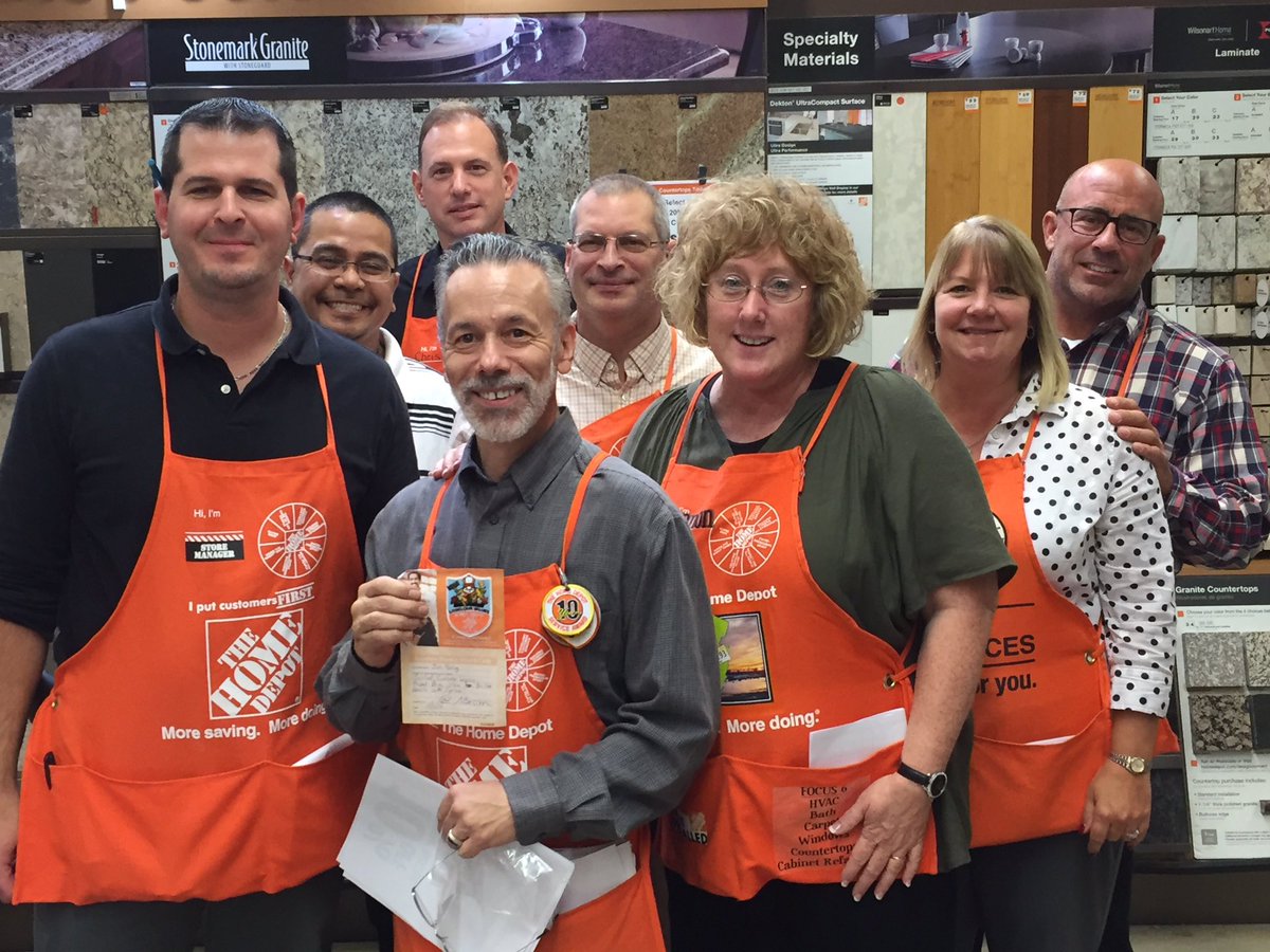 thdShannon's tweet photo. Great day at 6911! Recognizing Joe and Jim for excellent service and sales!👏🏻👏🏻👏🏻 https://t.co/mQFOgVmsrN