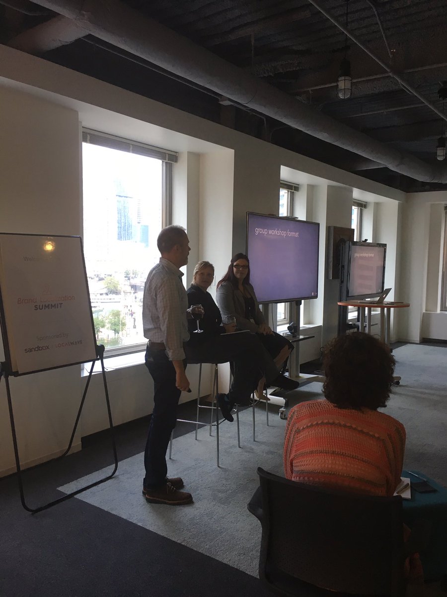 getlocalwave's tweet photo. Group workshop begins (aka: marketing group therapy) begins. And cocktails! #blsummit16 @Applebees @sandbox_kc https://t.co/7qTOjLMqTp