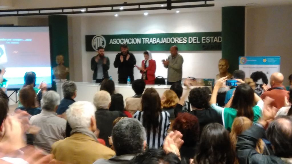 ATE_Bonaparte's tweet photo. [AYER] En la presentación del libro "Alejandro, por siempre amor", de Taty Almeida. https://t.co/BHsFqkjHV0