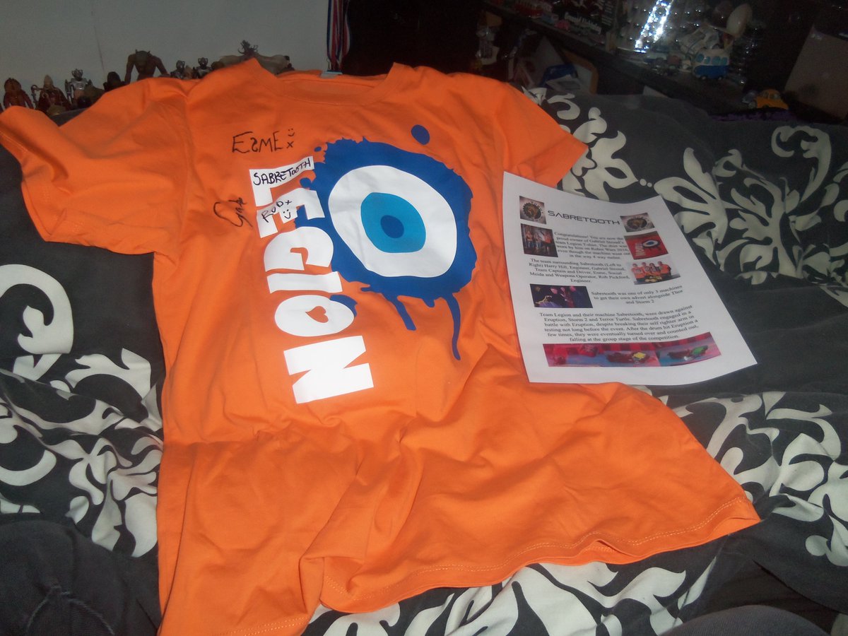 Diotoirfanboy's tweet photo. Got the signed t-shirt from @TeamSabretooth (aka Team Legion) from @TR2_Robot, love it. #robotwars #signedtshirt #awesomeness https://t.co/Qa0Zzdgd4d