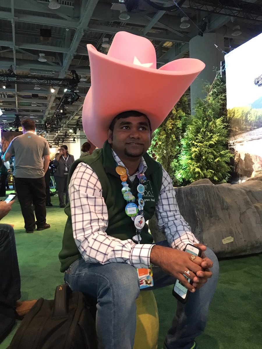 MeganPTweets's tweet photo. Look who's getting his automation on! @rakeshistom #DF16 #automationstation https://t.co/qZCNx2aZ68
