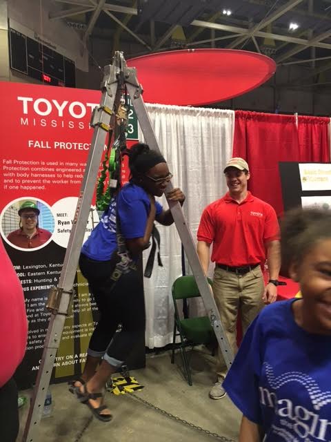 LeeCoSchools_MS's tweet photo. .@GuntownMiddle students really enjoyed "Imagine the Possibilities" career expo @BCSARENA!
#msitp16
#GrowMatureSucceed https://t.co/fH4J6N2T20