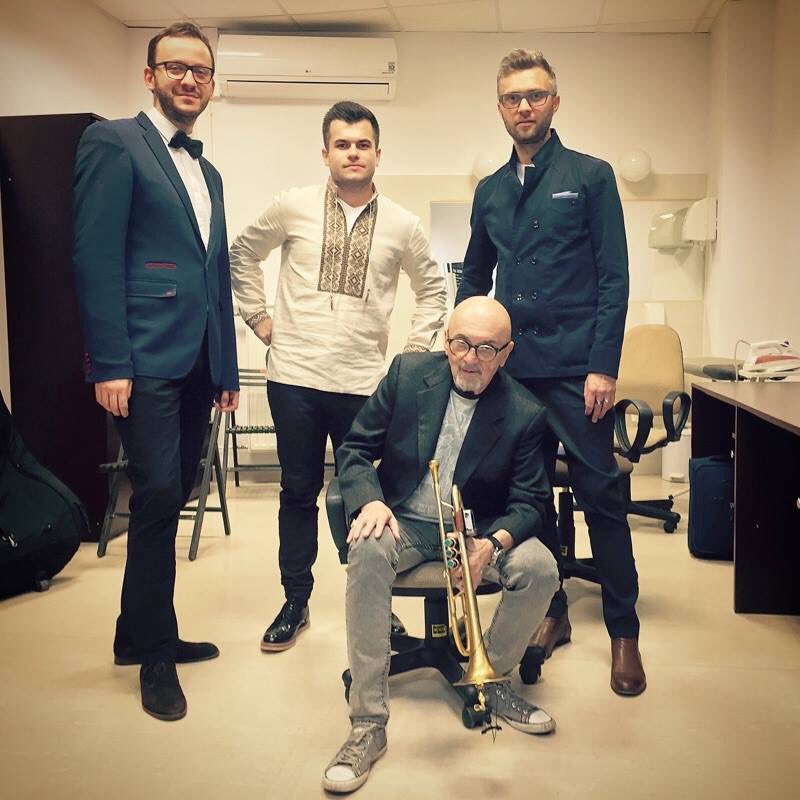 RGG_Trio's tweet photo. @tomaszstanko Band in Kielce! @TargiKielce 
#rgg #tomaszstanko #lukaszojdana @MacGarbowski #maciejgarbowski #krzysztofgradziuk https://t.co/Bmdsx1WNXV