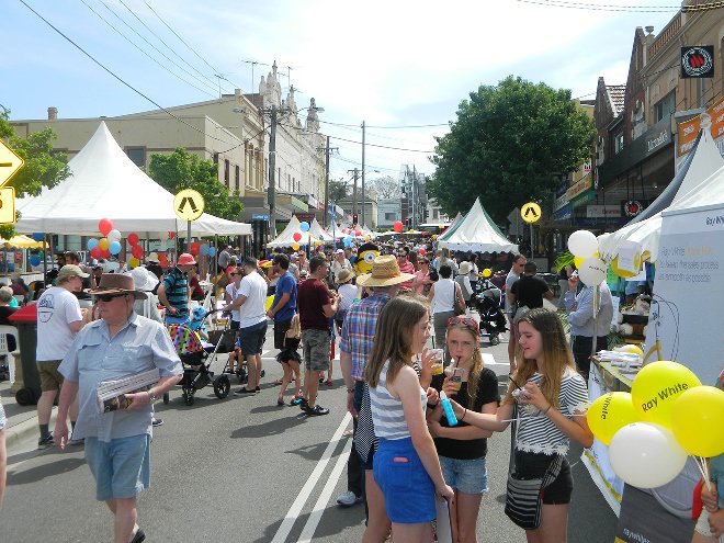 THIS SUNDAY! #FeastofFlavours #SummerHill Neighbourhood #Feast Sun9Oct #food bit.ly/2dl5eqD <a href="/goodfoodAU/">goodfoodAU</a> <a href="/GourmetTweets/">Gourmet Traveller</a> <a href="/OnePennyRed/">One Penny Red</a>