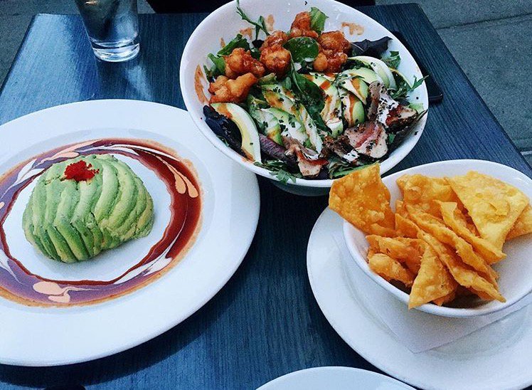 Nothing says Thursday like drinks and apps! PC: cattientran.3110