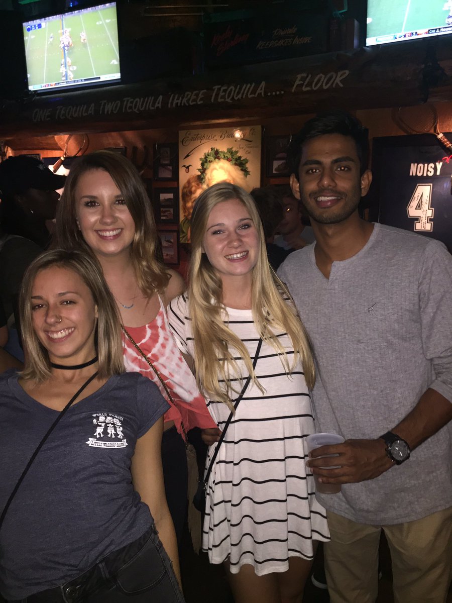 LilWalReno's tweet photo. For free drinks and a free ride to the Wal DM this account! It's College night! https://t.co/gALWt4ivXh