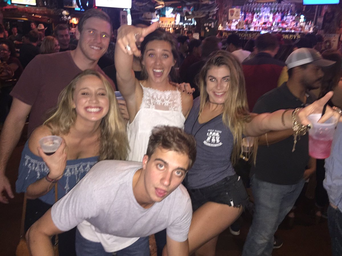 LilWalReno's tweet photo. For free drinks and a free ride to the Wal DM this account! It's College night! https://t.co/gALWt4ivXh