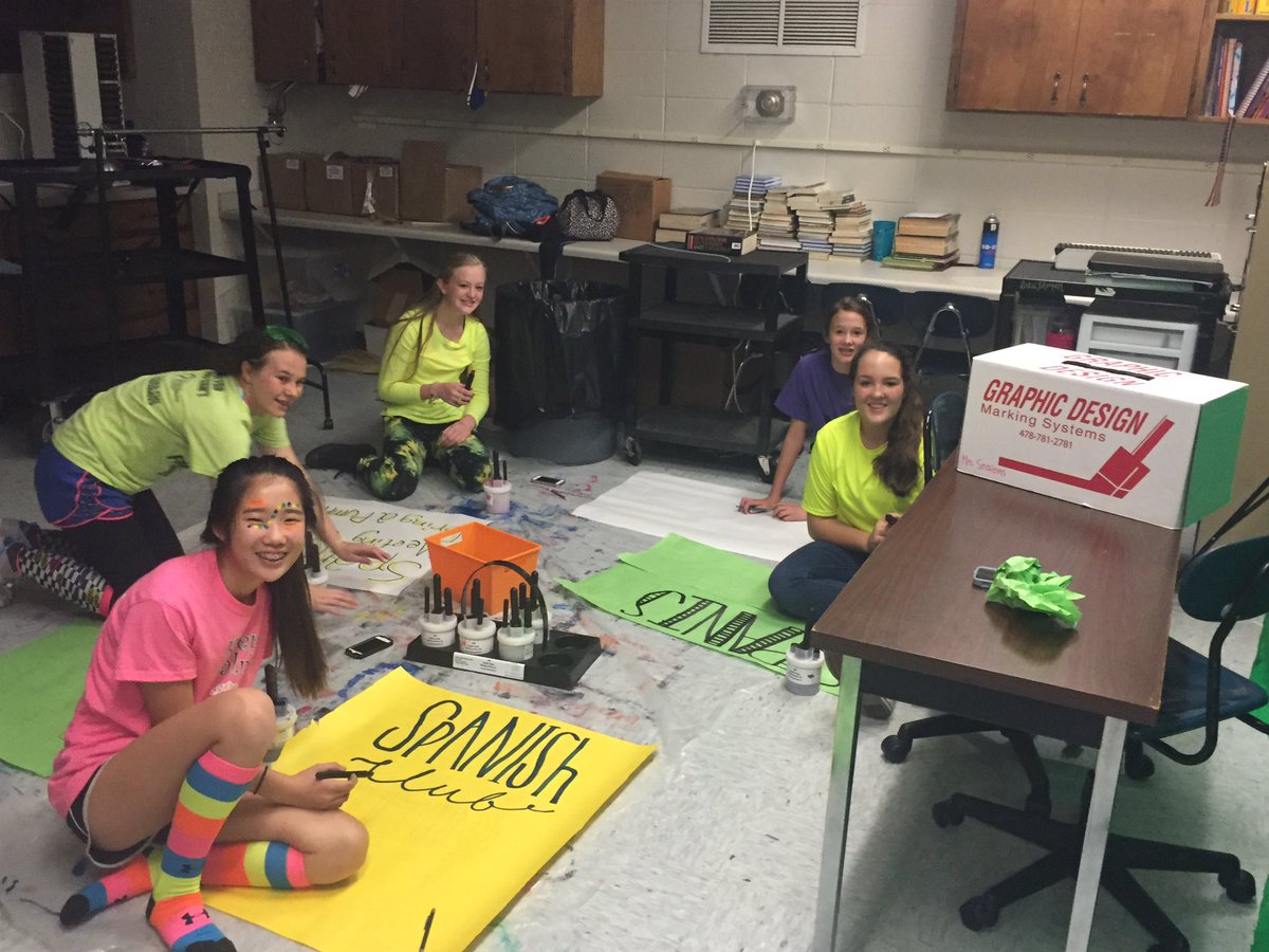 cnichols4AU's tweet photo. Learning does not just take place from 745 to 3 look at my media center at DJHS a 3:45 #DJHSlearn #ECSlearn https://t.co/m0K3KAsEjI