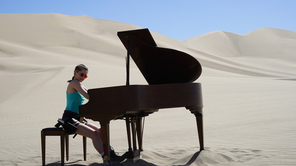 nerdist's tweet photo. This @PlayerPianoVids #TombRaider tribute music video will give you Lara Croft feels: https://t.co/fXmKhPGCka https://t.co/UUmpjlsUeo