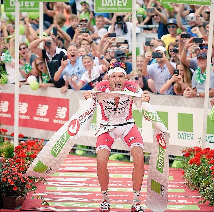 _r4fun_'s tweet image. Parciales del WR Ironman(7h:35:39).
🏊3,8Km:45:22
🚴180Km:4:08:07
🏃42,195Km:2:39:17
#JanFrodeno