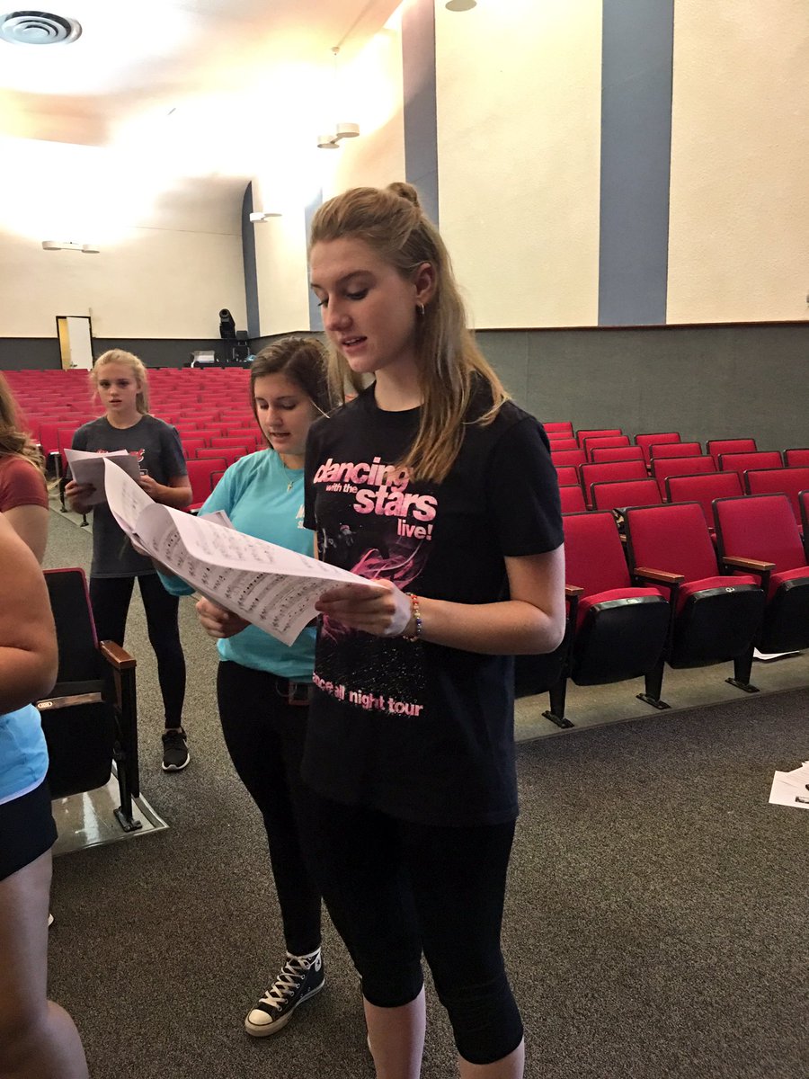 MrsBonatesta's tweet photo. Now it's the ladies' turn to #sing! #BuddyBeware #MusicalAuditions #AnythingGoes ⛴💗@MrsWieclaw @EFHS_Musical https://t.co/hslrDLub3Z