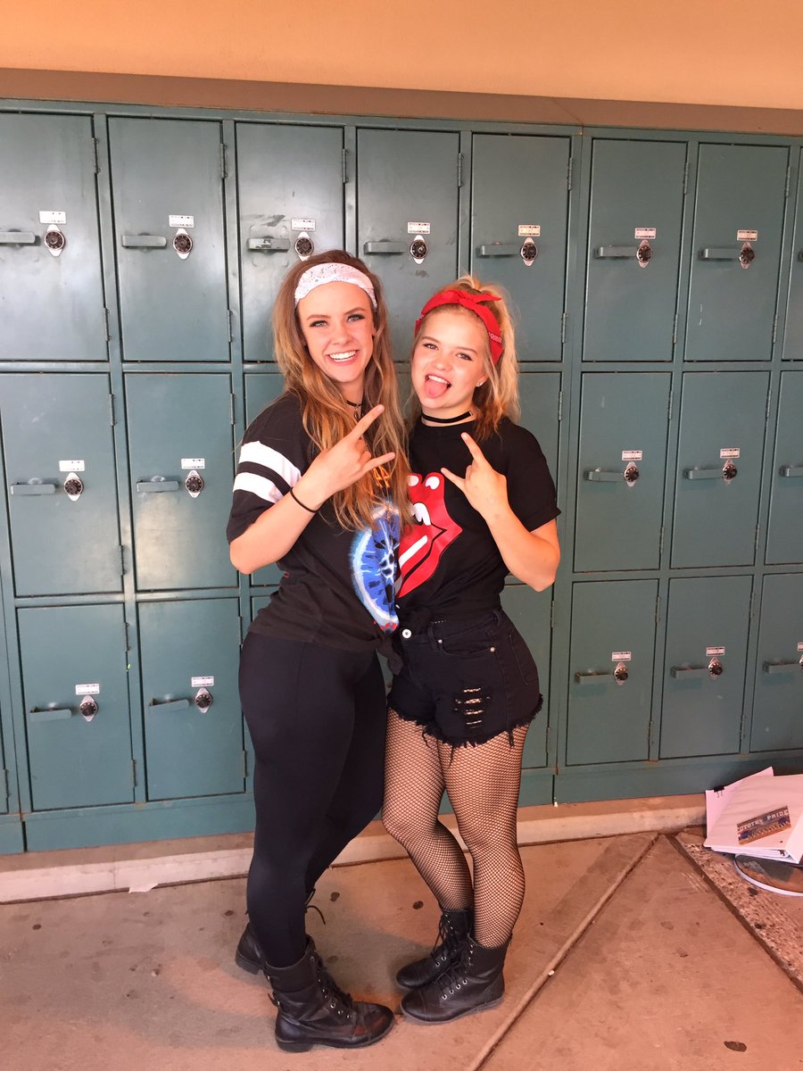 caitlinchase20's tweet image. We loooove rock &amp;amp; roll #CoyotesTakeTheAux 🤘🏼❤️