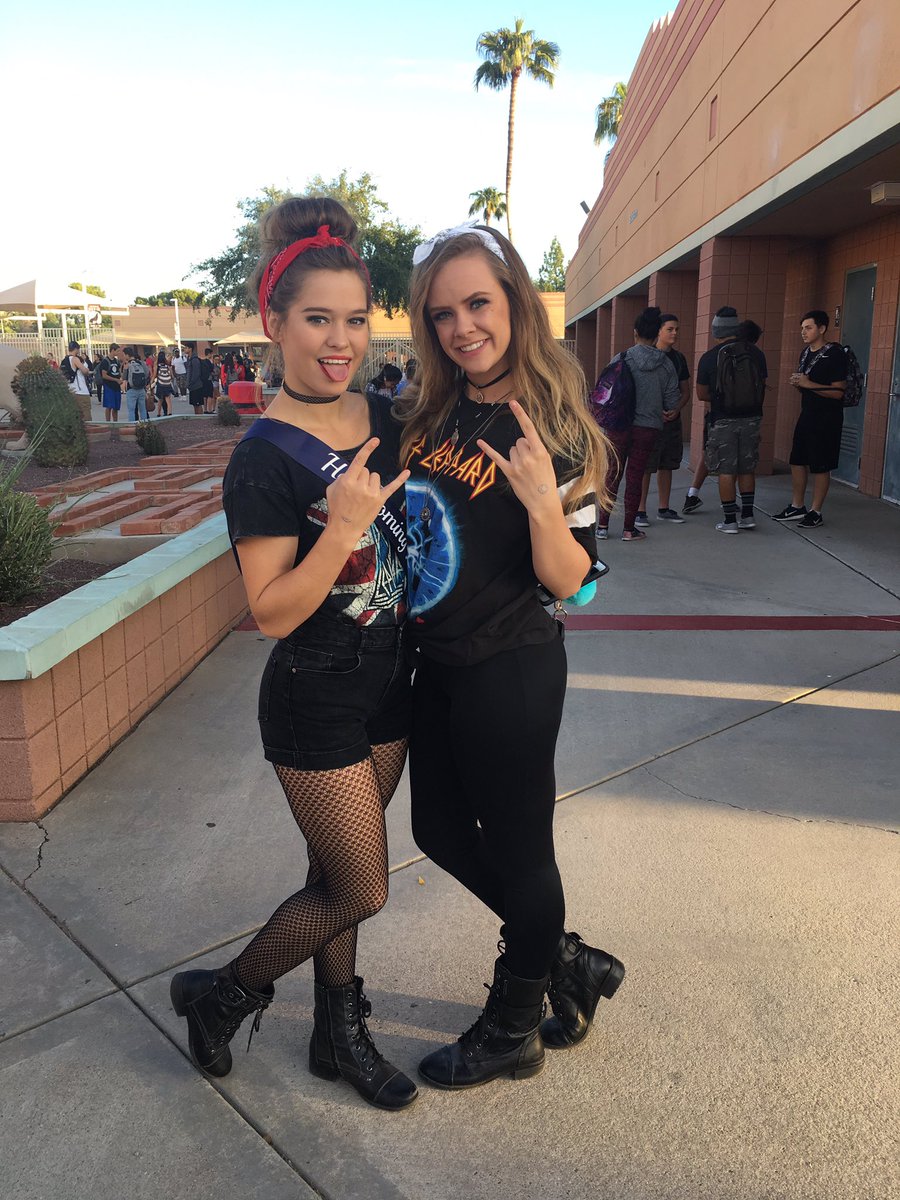 caitlinchase20's tweet image. We loooove rock &amp;amp; roll #CoyotesTakeTheAux 🤘🏼❤️