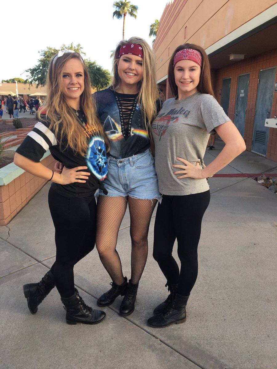 caitlinchase20's tweet image. We loooove rock &amp;amp; roll #CoyotesTakeTheAux 🤘🏼❤️