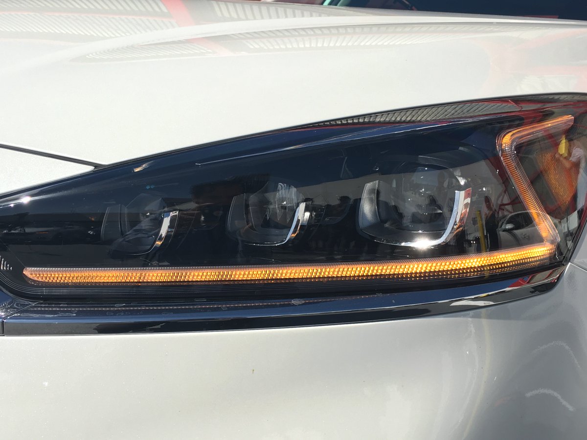 KoreanCarBlog's tweet photo. Hoping for night time, to fully utilize the tri-LED headlights of the 2017 Cadenza. #theKCB @TheKoreanCarBlg https://t.co/mUhlQAv9pZ