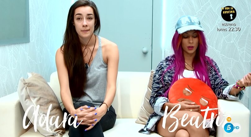 GHmomentazos's tweet photo. #Gala5GH17 ¡Del amor al odio y del odio al amor! Adara y Bea entierran el hacha de guerra 👏👏 > https://t.co/XxKwmK9XcI https://t.co/olG9mrnh3Q