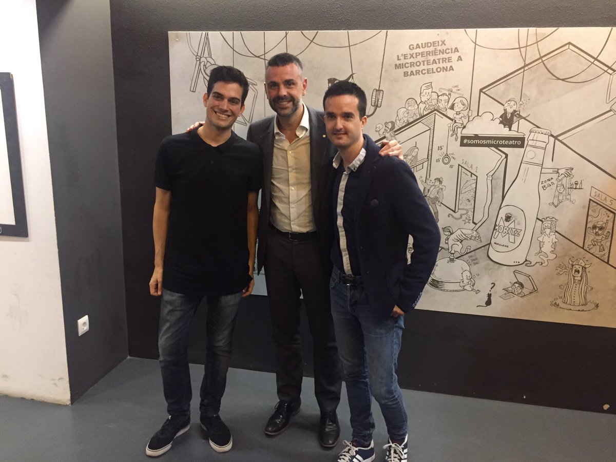 SantiVila's tweet photo. Al barri de Gràcia, una experiència molt i molt recomanable. Enhorabona  @libertadribera @Sergi_Cervera @alvaronoguer per @microteatrobcn! https://t.co/juBQslcHLE