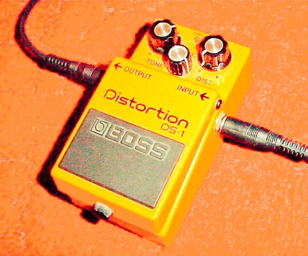 Bit of old school craic in the studio with the original <a href="/bosspedals/">Jeffrey Hill</a> DS-1.

Getting that old school kobain style fuzz