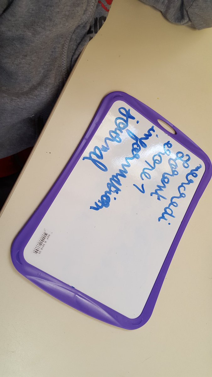 cdupuy5's tweet photo. Découverte d une matinale radio par les élèves de @eclacelette dans le cadre du projet #webradio. Des mots clefs mis en avant avec l écoute https://t.co/W11ESa5pmk