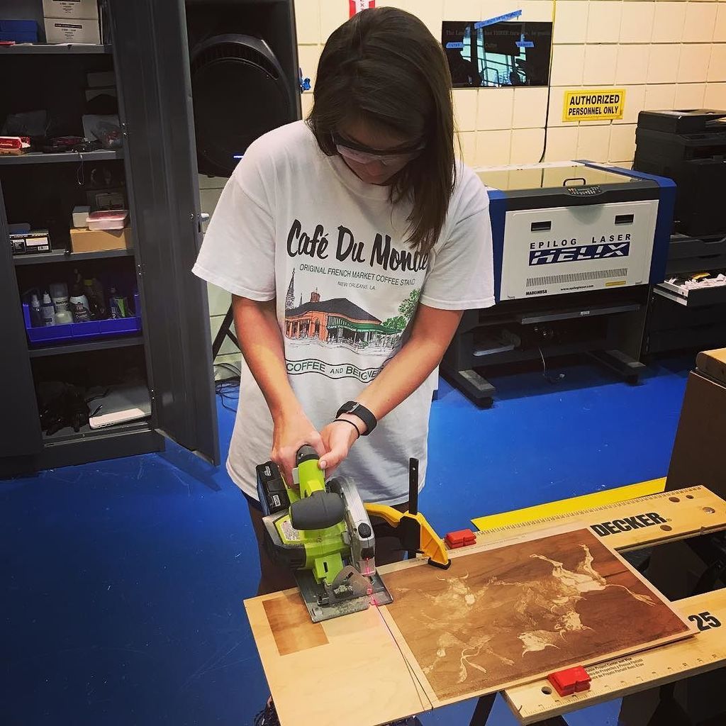 MathWars's tweet image. First time with a circular saw! #sasmLAB ift.tt/2dIsbT7