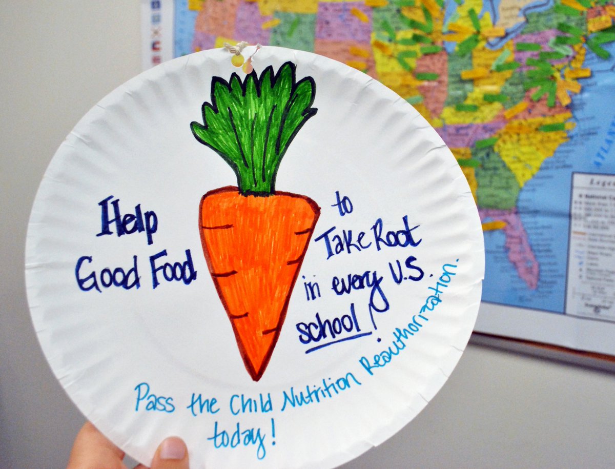 sustainableag's tweet photo. Delivering 500+ paper plates w/ @farmtoschool, @farmaid today: we need a new #CNR bill to help #farmtoschool “take root in every US school!” https://t.co/wC1VvuXnI9