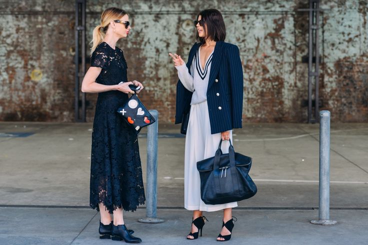 Estos outfits siguen la moda de otoño pero para un clima caluroso: bit.ly/2dPPps4 #merodea #styletips #falltrends