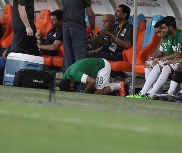 عبدالمجيد الرويلي .. مثال اللاعب القدوة .. بأخلاقه وهدوءه وروحه .. تجسيد للنجومية حتى خارج الملعب ..