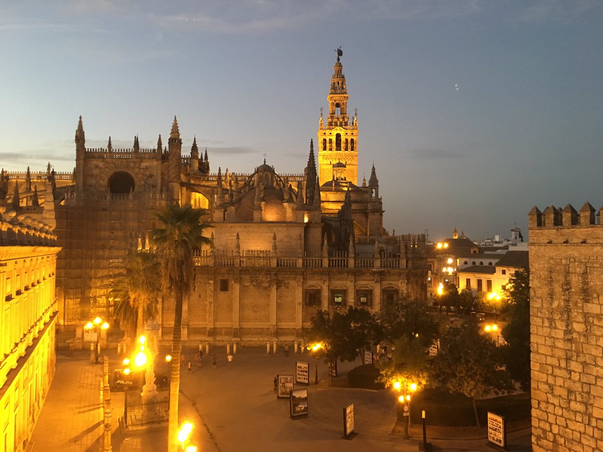 pazc's tweet photo. Finishing first day @CCESeville #seville #cce5 https://t.co/BdqYaraXSM