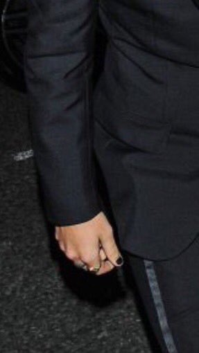LZSHIP's tweet photo. NAIL POLISH. HE IS WEARING NAIL POLISH !!!! https://t.co/z6iAjAK3hC