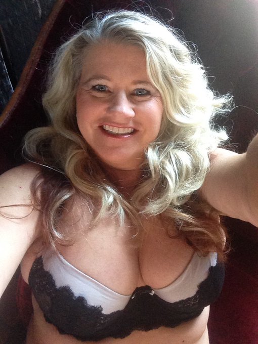 Selfy from shoot today https://t.co/MD5sT4k74u<a href="/tag/valentinesday"class="tags"><span>#valentinesday</span></a>
