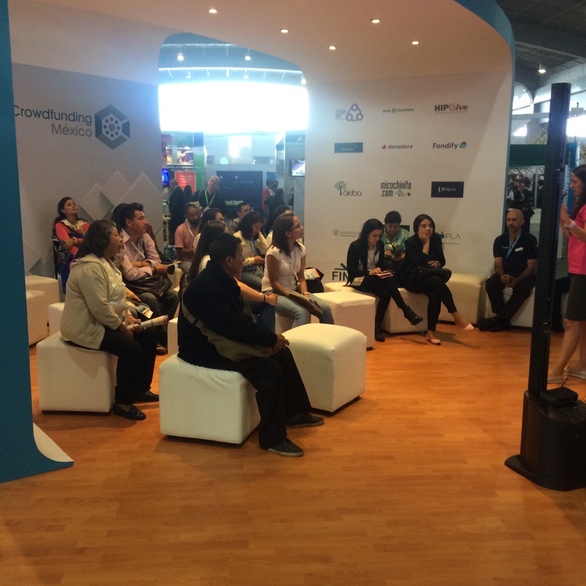 AkibaMexico's tweet photo. Seguimos en #SemanaNacionalDelEmprendedor promoviendo el #Crowdfunding #Afico #Akiba @74_XavierP @pacebore @ivanosoler @alebarrerac https://t.co/t05uQw119a