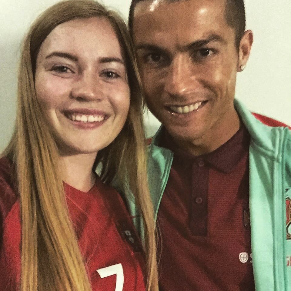 VivaRonaldo's tweet photo. Viva Ronaldo superstar @emiliegranb met @Cristiano Ronaldo today! What a great photo Emilie! 🔝👌🏽✌🏽️#vivaronaldo https://t.co/zvRyhmc1E0
