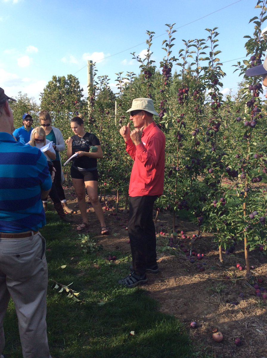 henryprinzen's tweet photo. @ChudleighsFarm thanks for the great tour today seeing the different apple varieties and business model of the farm #OntFruit @OntFruitVeg https://t.co/OpXxSlQGcv