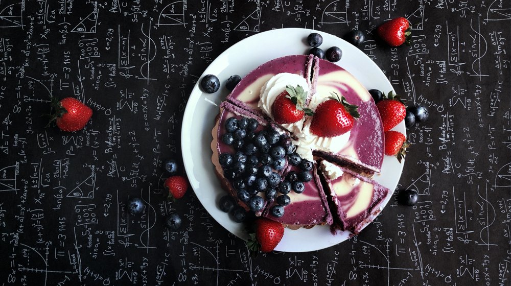 EricaKlarreich's tweet photo. For mathematicians who study cake-cutting, this new fair division algorithm "resets the subject": https://t.co/RK5pFEn2tx https://t.co/3KkPGuTy3F