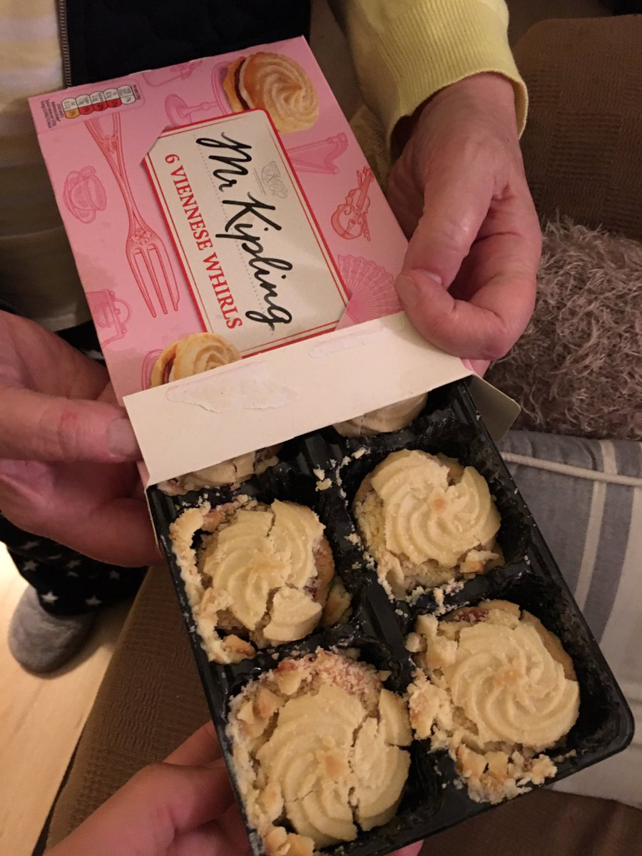 JakeHansen09's tweet photo. @asda @mrkiplingcakes extremely upsetting to see this mess when opening my box of Viennese whirls. Looked forward to these since yesterday. https://t.co/oOEx6B3K6H