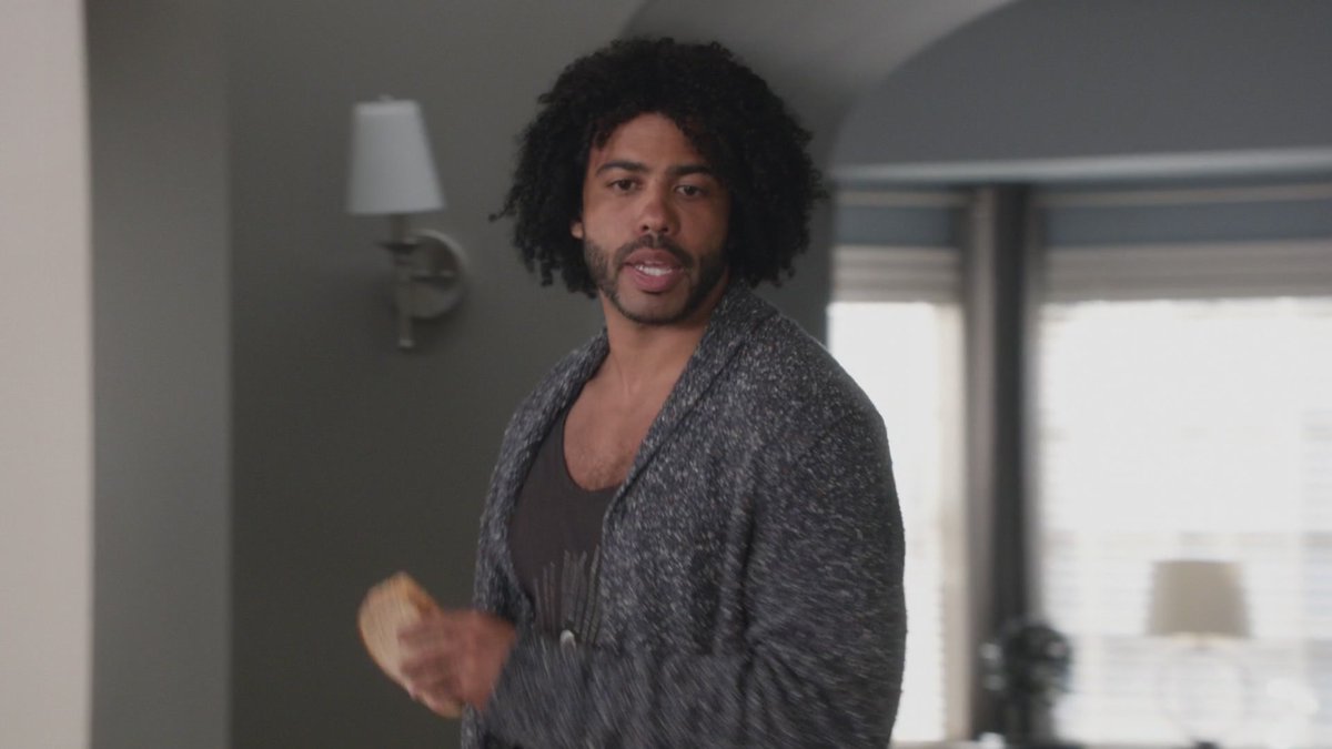 DDiggsCom's tweet photo. Photos: Black-ish Screencaptures https://t.co/DmIR8g56VY @DaveedDiggs #blackish https://t.co/FhdTD8XhAN