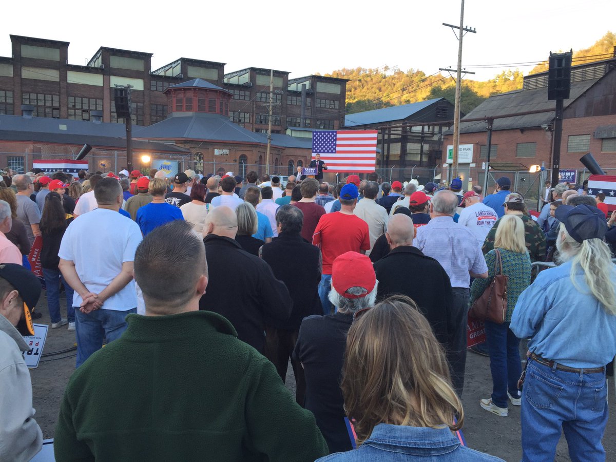 photogriffer57's tweet photo. Rep. @ShusterForPA9 has crowd chanting "Pence." @realDonaldTrump @mike_pence https://t.co/FPyhE1o9qZ