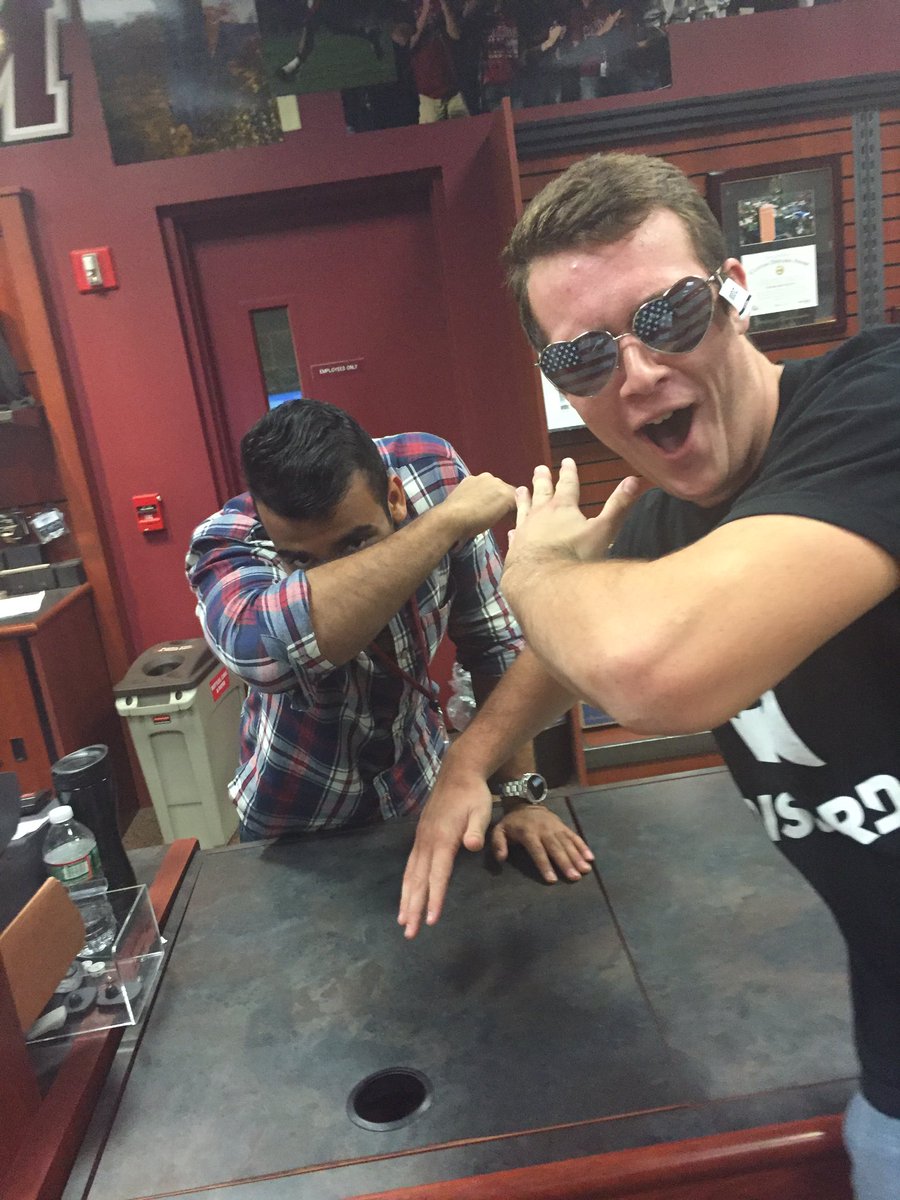 Connolly34Matty's tweet photo. Things might have gotten a little loco today at UMass ๐๐๐๐๐@mikywhit #SoCollege #Dab #Dabalicious #DabsAreStillFunnyAndCool https://t.co/NMN6F5Vi9j