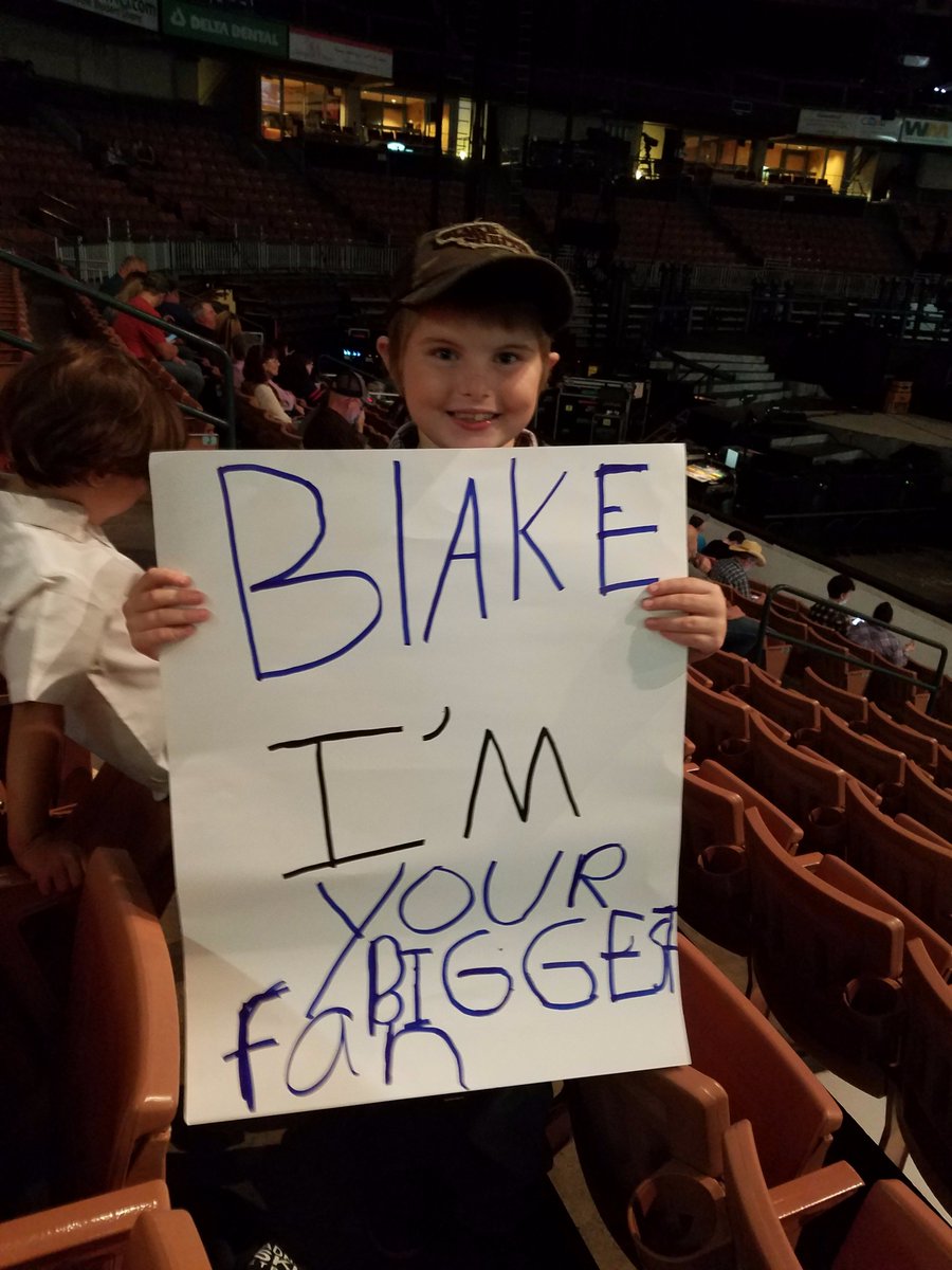 srwallis30's tweet photo. @blakeshelton #gildanontour https://t.co/Kpx8RNsG6Z