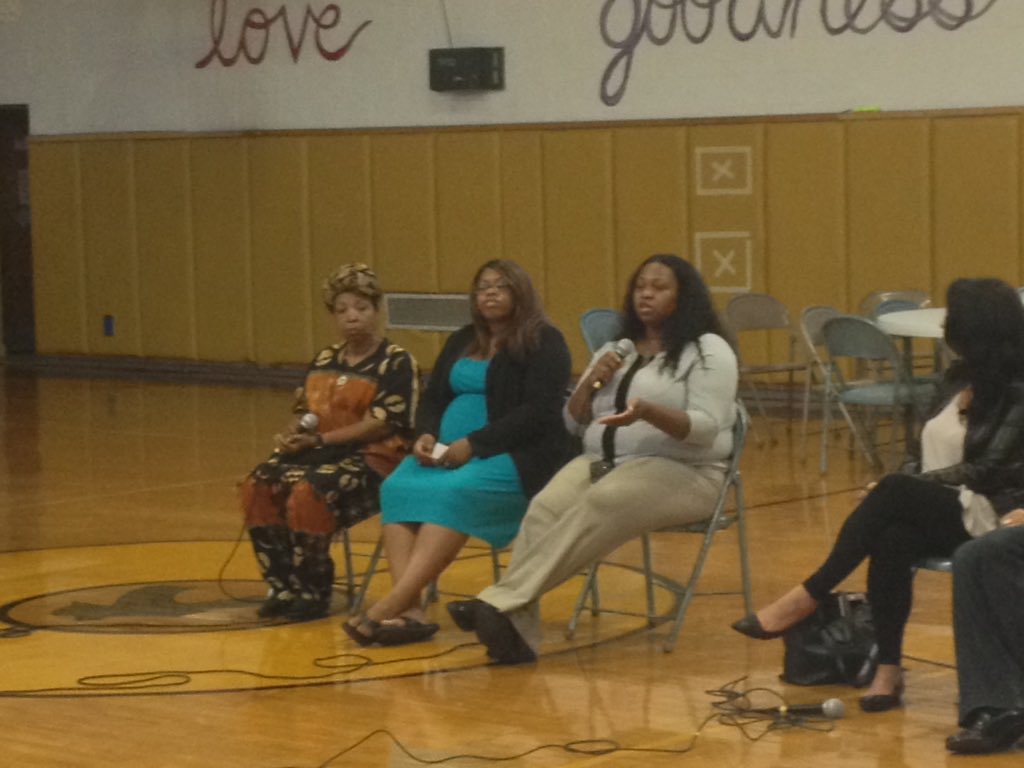 edamon_banner's tweet photo. Three woman from #FlintMich came to village to talk about lead contaminated water. https://t.co/rw1fU5cWxp