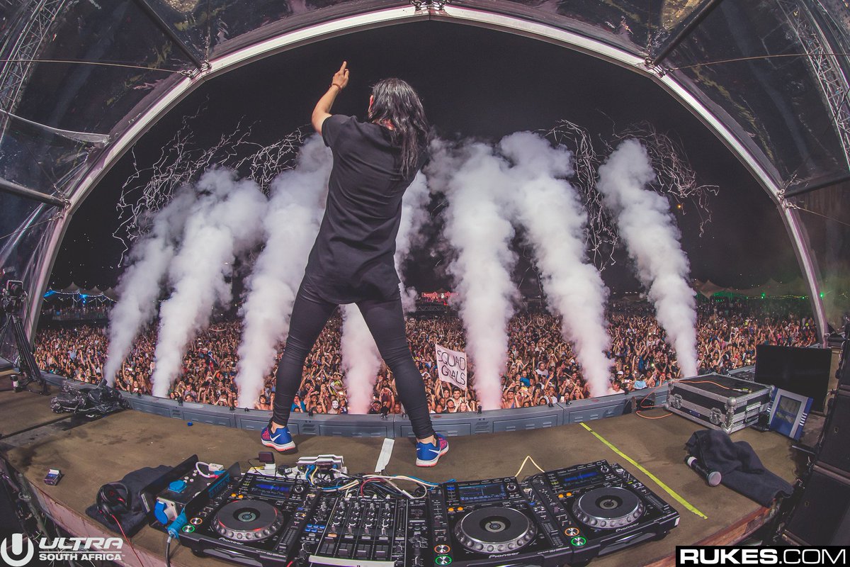 EDMsauce's tweet photo. Listen To @Skrillex's New Song From This @AlexanderWangNY Video

https://t.co/kVsTZAiXLh #WANGF16 https://t.co/TlL6CsS6YX