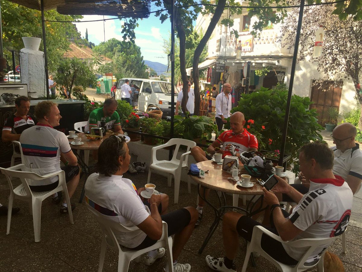 stephentarifa's tweet photo. @SaddleSkedaddle Sierra Nevada road trip rest time! https://t.co/efdeJ9Q3rV