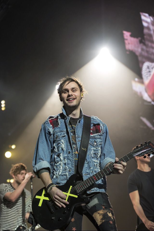 bigdickenergy's tweet photo. HQ | Michael on stage in Leeds #SLFLLeeds https://t.co/Ci9sqaFfgX