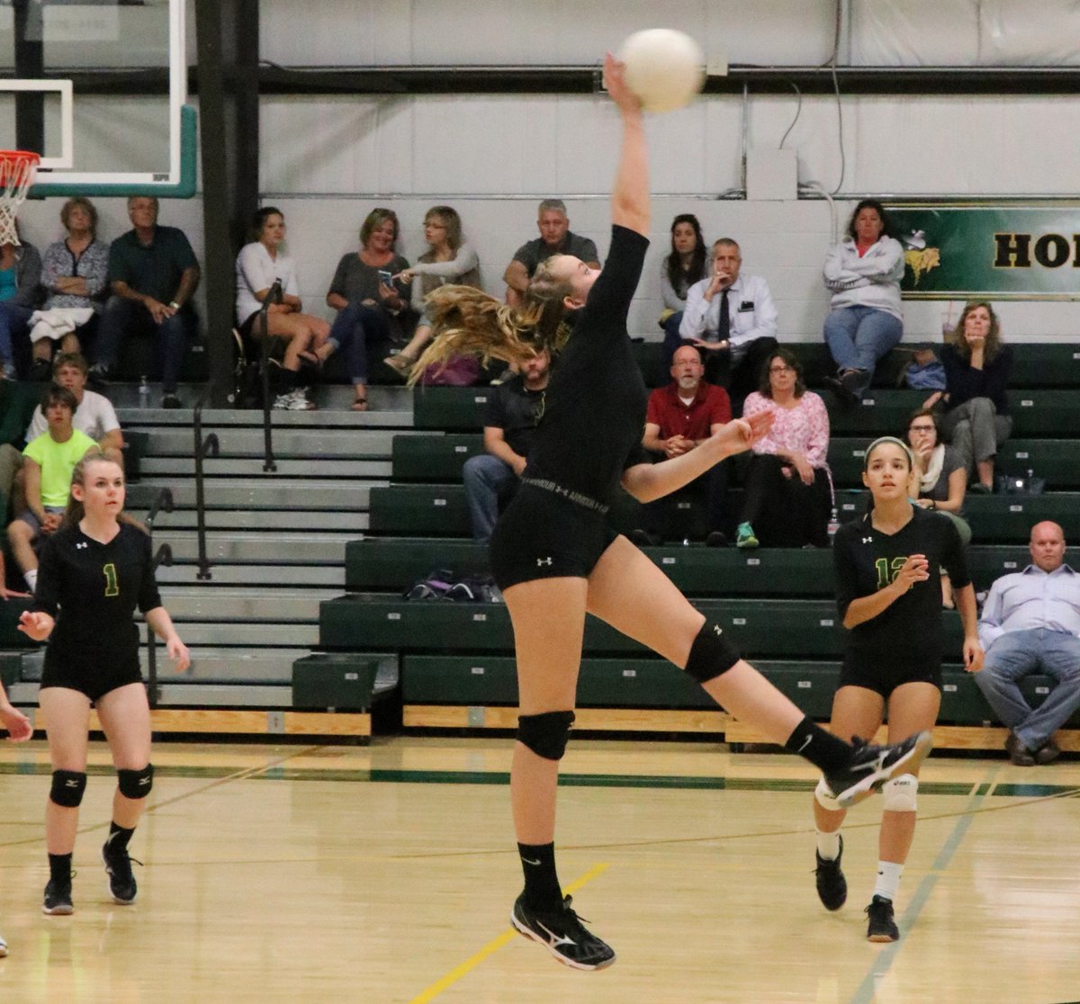 mdjones_13's tweet photo. getting up for the spike @SJCPAthletics @SJCP_Volleyball https://t.co/60dXKmjJkz