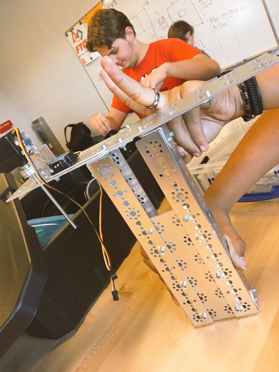 PatrioticRobots's tweet photo. Building day!!π π #robotics #patrioticroboticsβ€οΈπ https://t.co/DMdx99kHZI